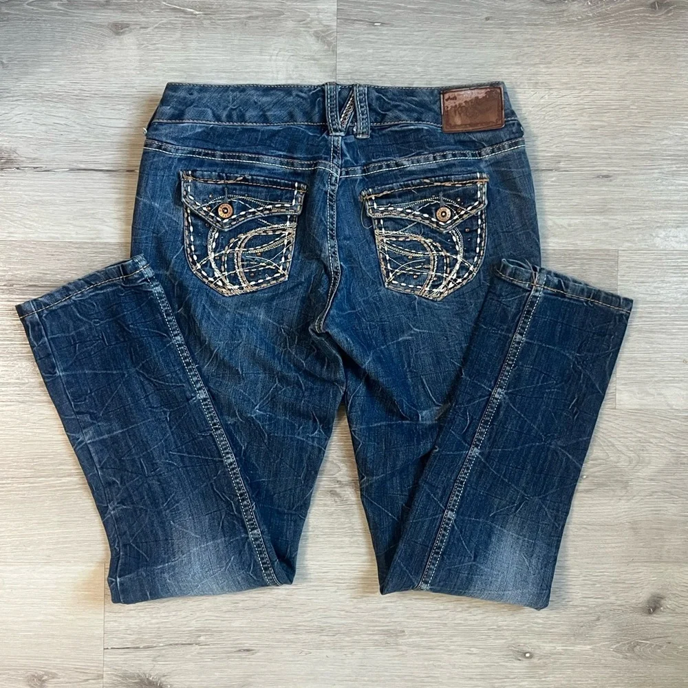 Stylish Women's Straight Leg Jeans in Dark Blue - Picture 2 of 6